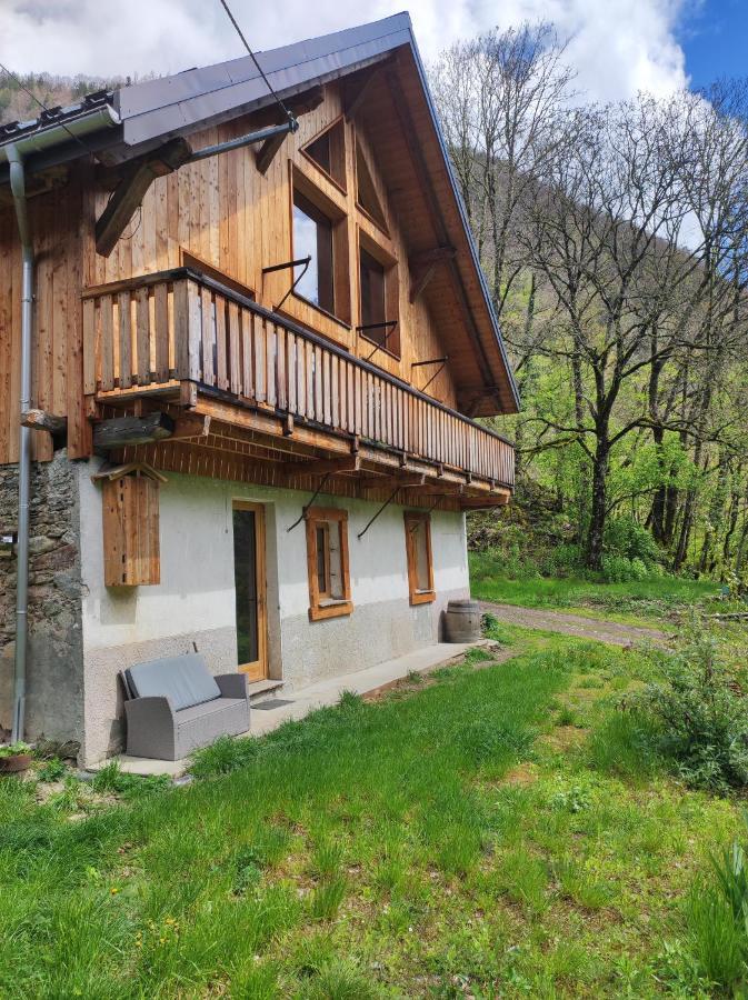 Chez Florent Et Celine Queige Exterior foto